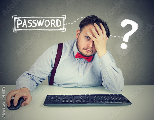 Fotografía Desperate man trying to log into his computer forgot password