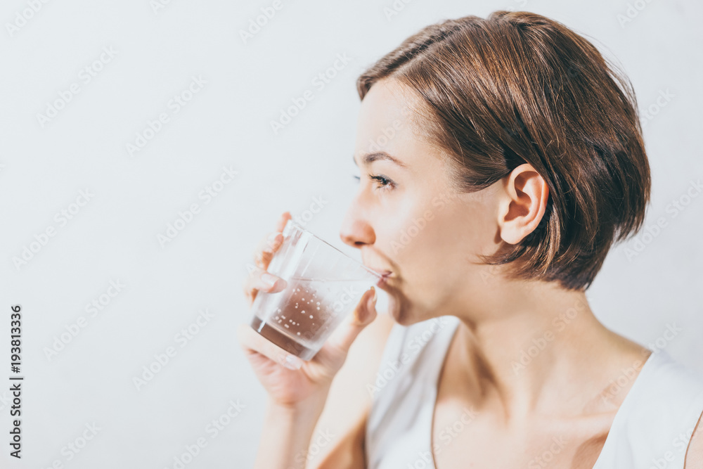 水分補給・若い女性 水分補給・若い女性