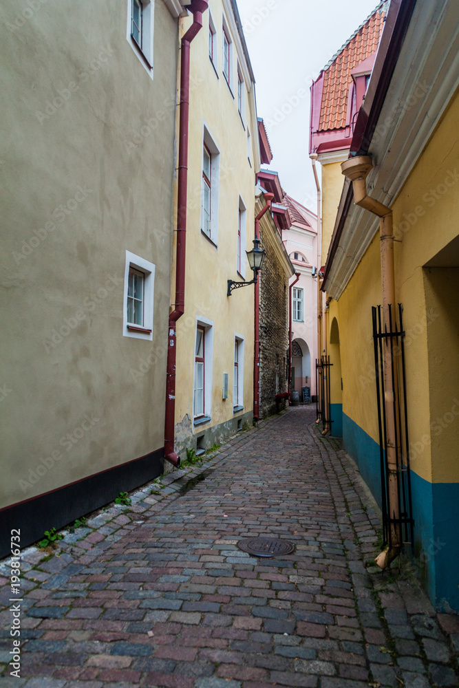 Narrow cobbled Rahukohtu street in Toompea district in Tallinn, Estonia