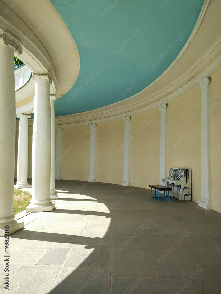 Obraz premium Colonnade 