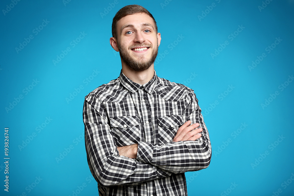 Obraz premium Portrait of young man on blue background