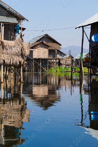 Tableau sur toile Myanmar.  Landscape. Inle. Village, architecture poor