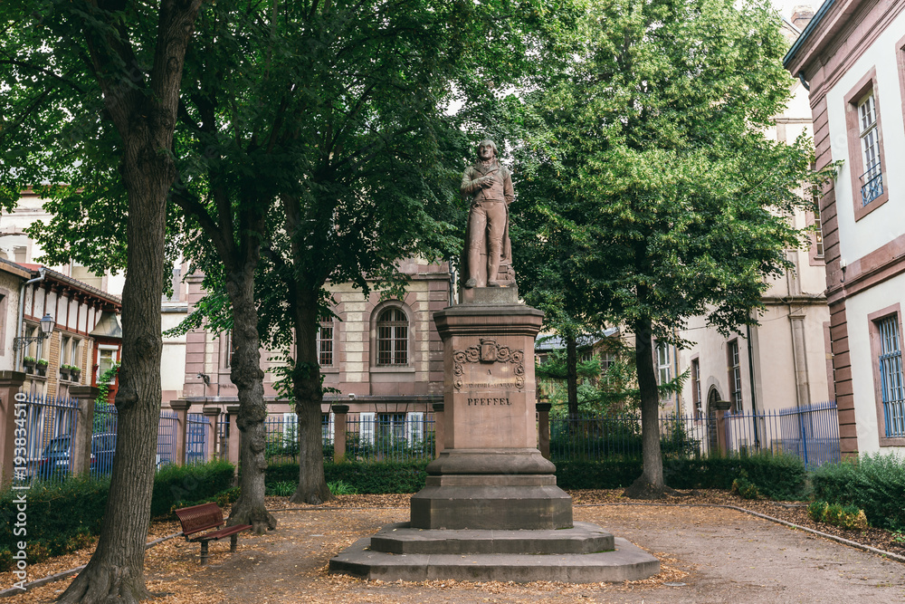 Города Кольмар Франция памятник франко-немецкому поэту