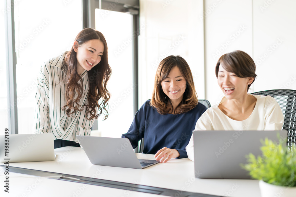 ビジネス・女性 ビジネス・女性