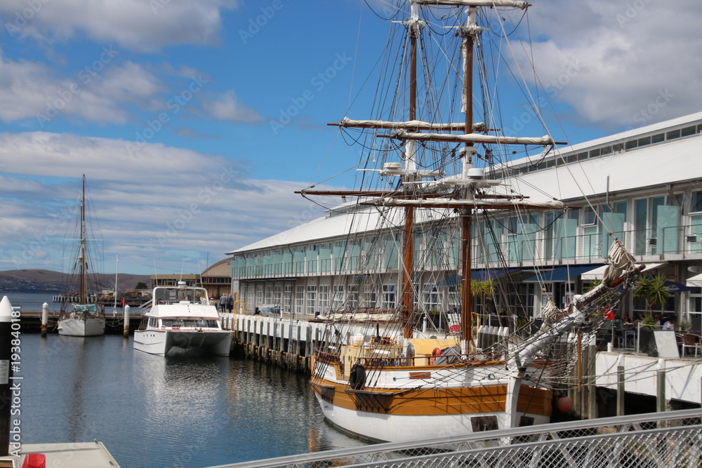 Segelschiff im Hafen von Hobart