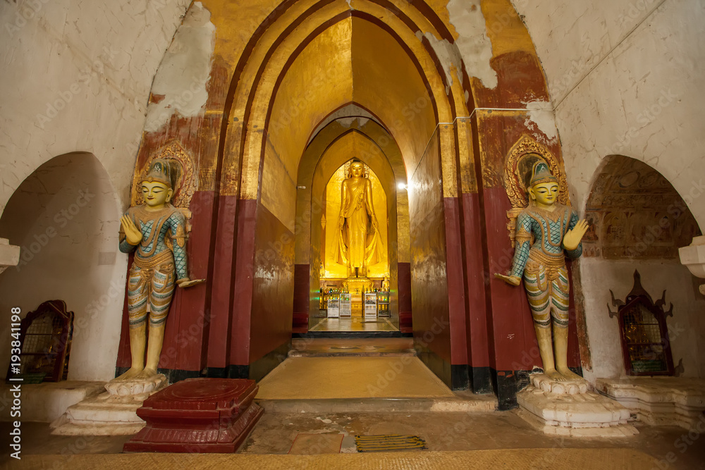 Obraz premium Interior of the ancient temples in Bagan, Myanmar