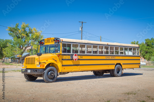 Obraz na płótnie Traditional yellow school bus in North America w salonie