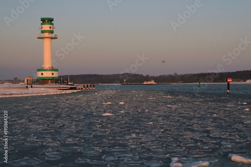 Harter Winter an der Ostsee mit Eisschollen auf der Kieler Förde, Leuchtturm, Dampfer photo