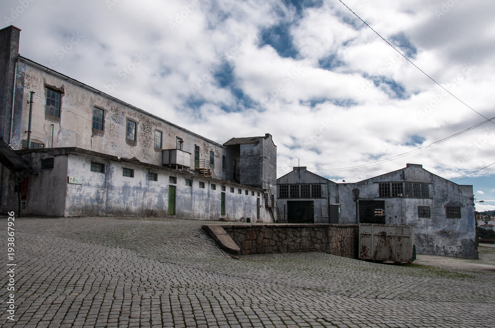 Antigas fábricas abandonadas