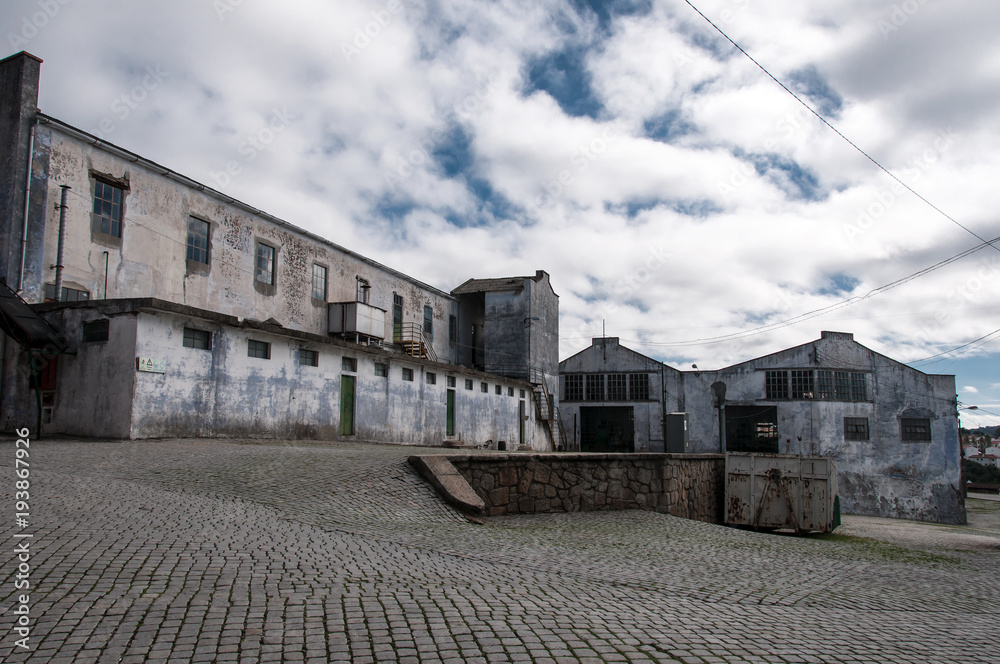 Antigas fábricas abandonadas Antigas fábricas abandonadas
