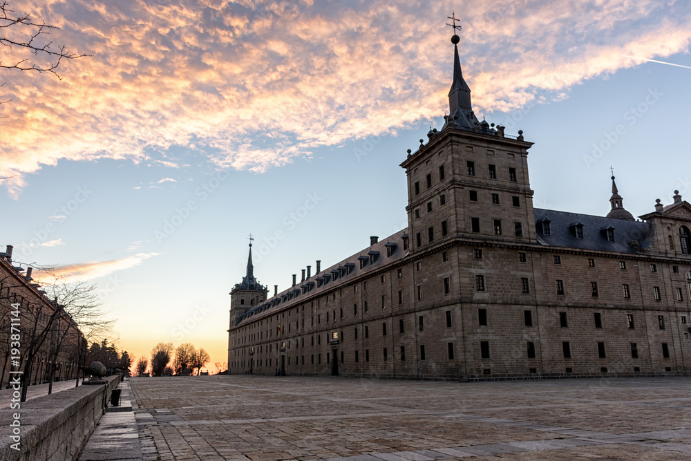 Fototapeta premium Vista lateral del monasterio de