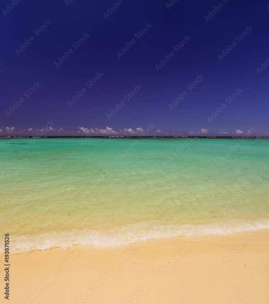 Fototapeta premium Waves, sand beach and blue sky.