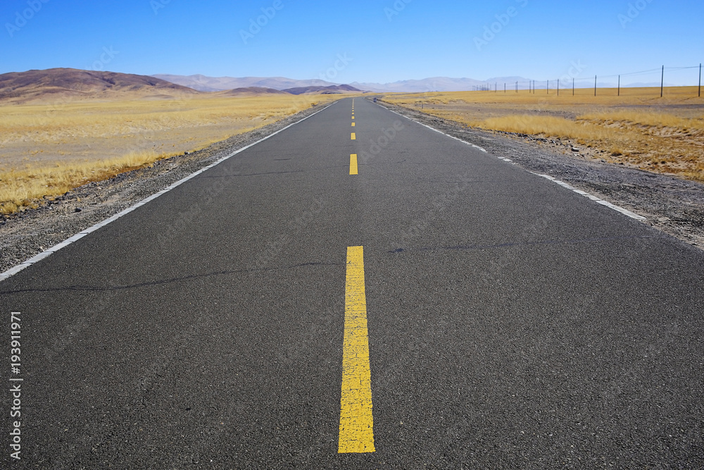 Naklejka premium mountain road in tibet