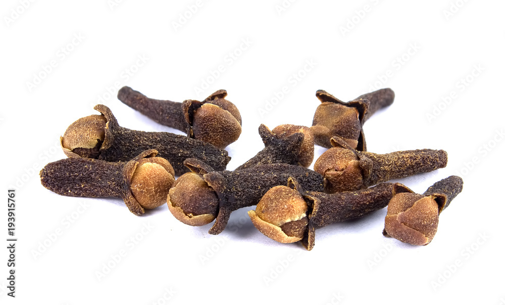Obraz premium Dry cloves spice isolated on white background