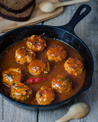 spicy meatballs in tomato sauce