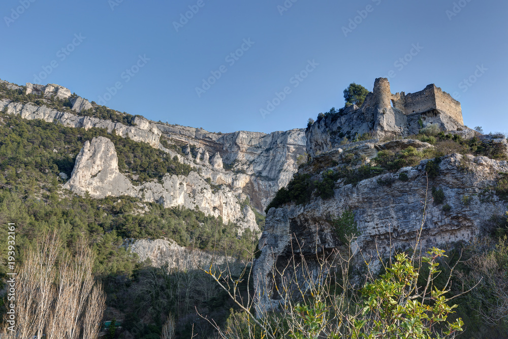 Fontaine de Vaucluse -vue du chateau- Vaucluse-Provence