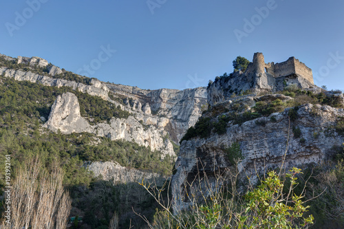 Fontaine de Vaucluse -vue du chateau- Vaucluse-Provence © panosud360