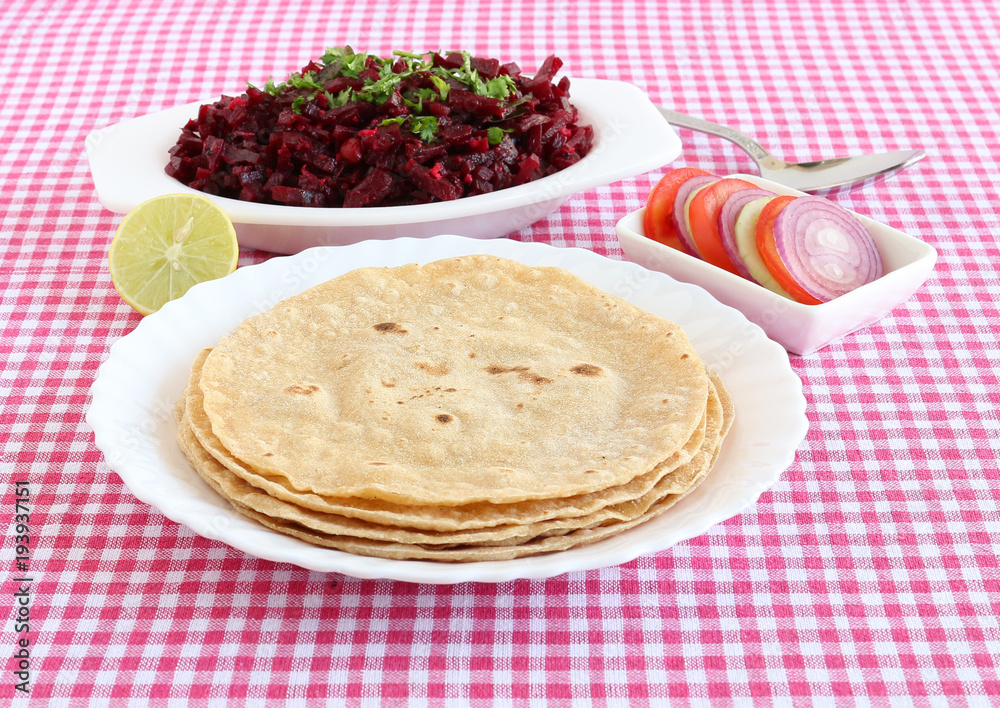 Φωτογραφία Chapati, also known as Indian flat bread, homemade without oil, India's traditional and popular vegetarian food with beetroot curry and salad as side dishes