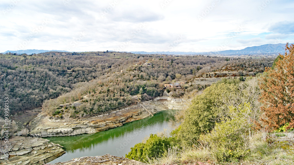 Embalse de Sau desde Sant Pere de Casserres, comarca del Osona, Barcelona, Catalunya, España Embalse de Sau desde Sant Pere de Casserres, comarca del Osona, Barcelona, Catalunya, España