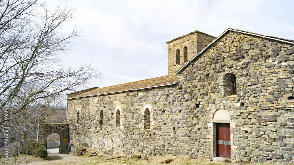 Monasterio de Sant Pere de Casserres, Comarca del Osona, Barcelona, Catalunya, España Monasterio de Sant Pere de Casserres, Comarca del Osona, Barcelona, Catalunya, España