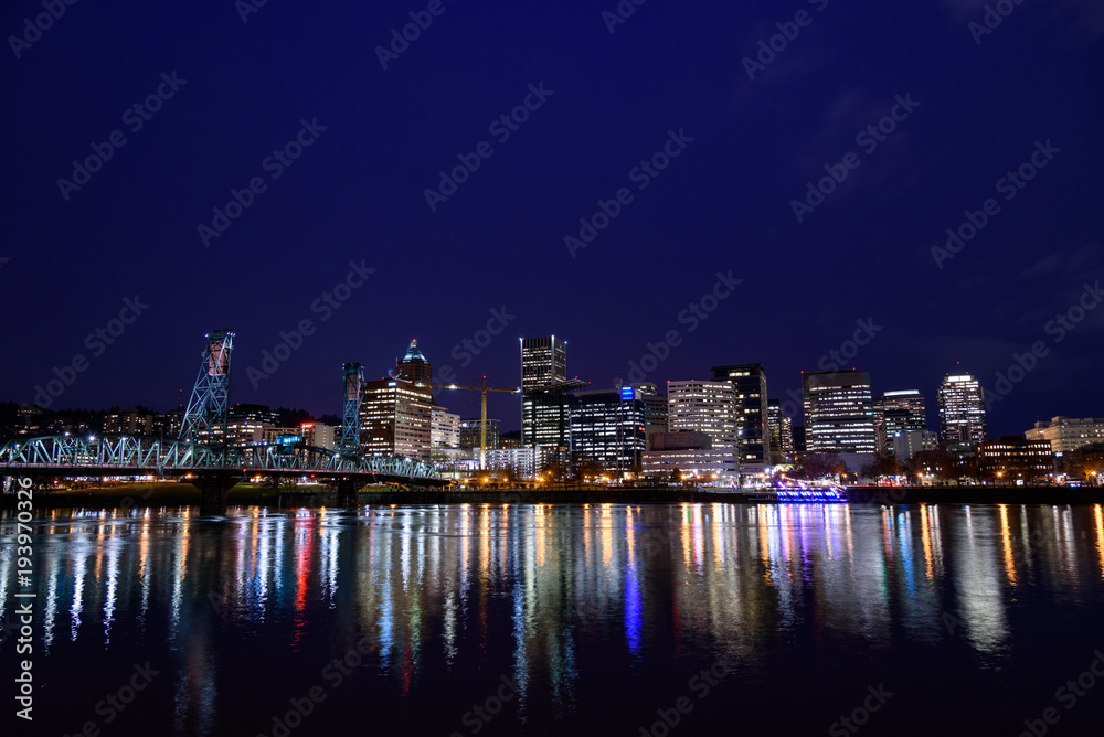 Fototapeta premium Night view of Portland downtown skyline