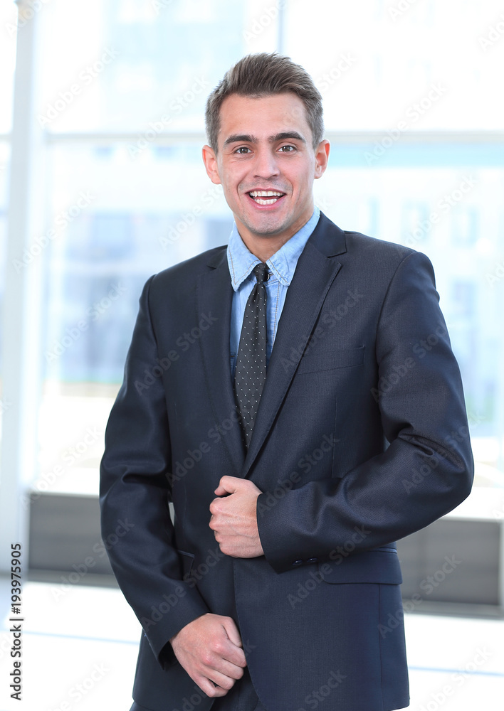 portrait in full growth. confident businessman standing in the spacious lobby