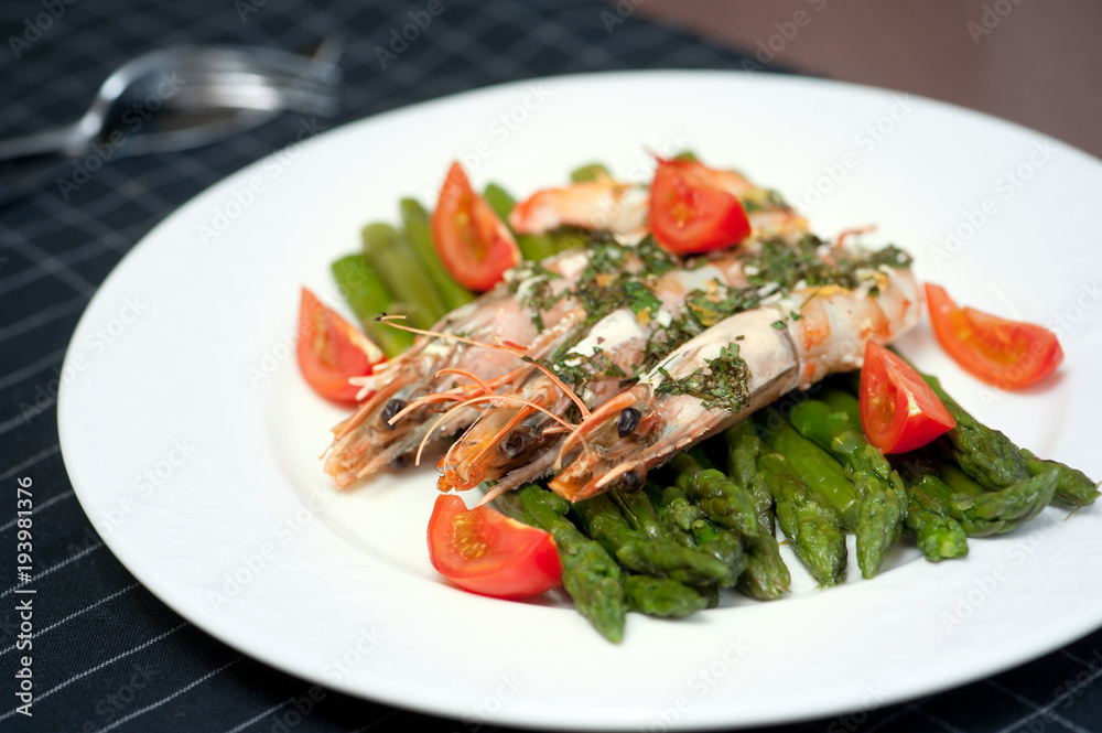 shrimps with asparagus