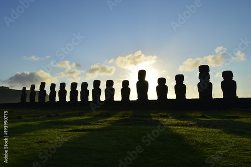 Amanecer en Easter Island © Gerald
