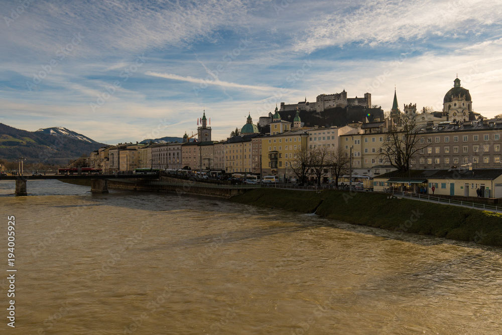 Die Stadt Salzburg in Österreich an einem Tag im Winter