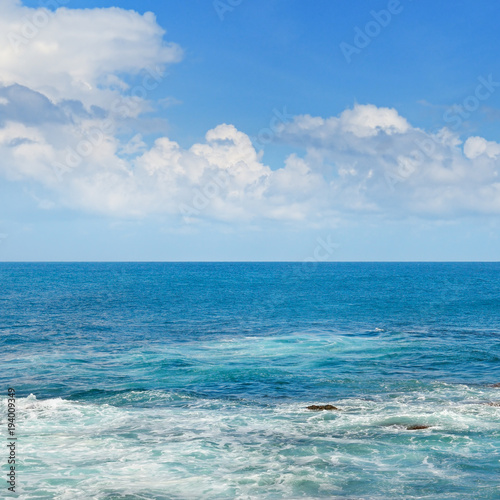 Fototapeta Naklejka Na Ścianę i Meble -  Tropical ocean, high waves and blue sky