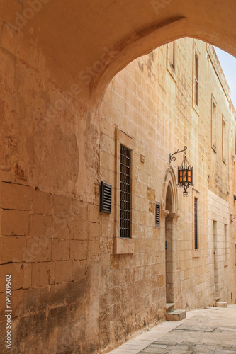 Mdina, Malta, enge Gasser, Tor, alte Hauptstadt photo