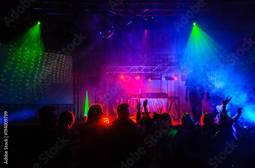 Schilderij op canvas Party People Dancing in colored light