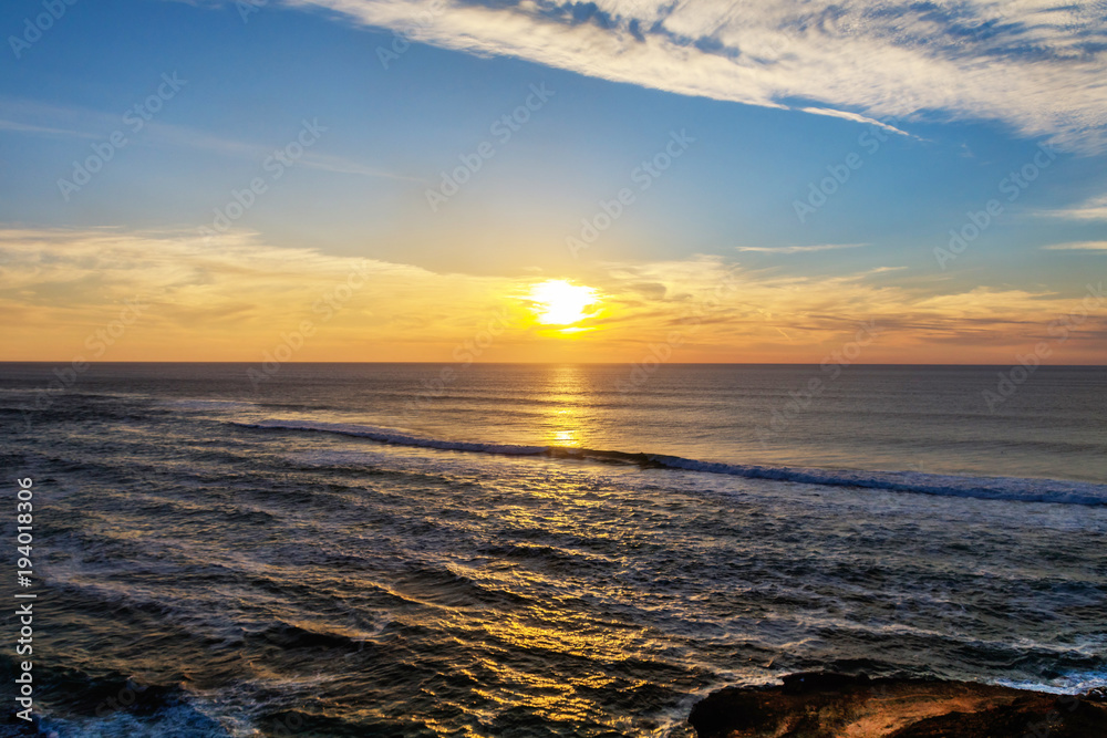 Naklejka premium Pôr do sol na praia, Ericeira, Portugal