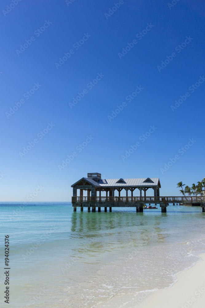 USA, Florida, Perfect white sand beach, paradise like, with wooden landing stage