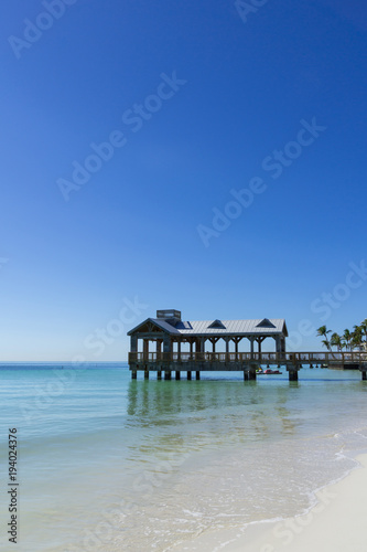 USA, Florida, Perfect white sand beach, paradise like, with wooden landing stage