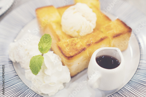 Honey Bread toast with ice-...