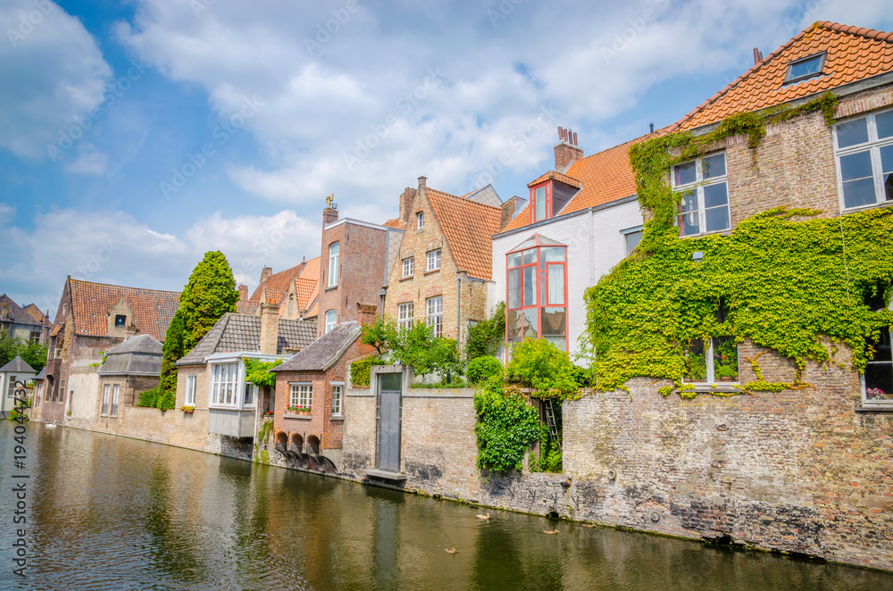 Fototapeta premium Beautiful canal and traditional houses in the old town of Bruges (Brugge), Belgium