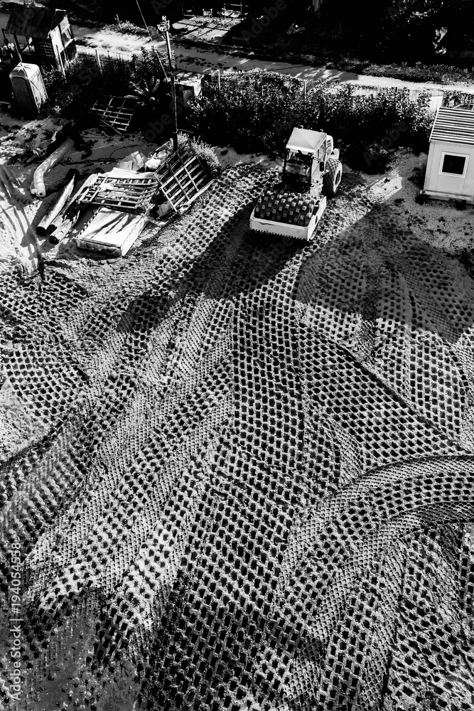 Naklejka premium Road roller machine with spikes on the construction site