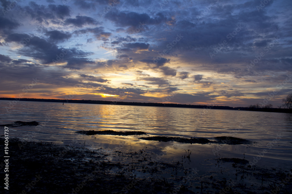 Obraz premium Sunset over the lake