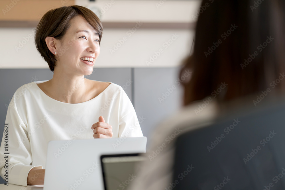 ビジネス・女性 ビジネス・女性