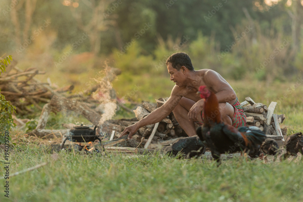 Old Rural Man Foto de Picture of rural old man in home at countryside.Living in rural ...