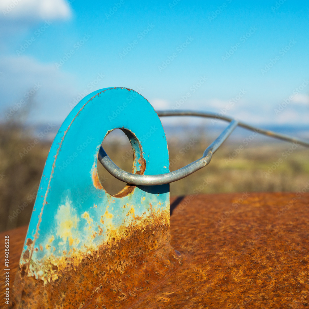 Blaue Öse am Kessel StockFoto Adobe Stock