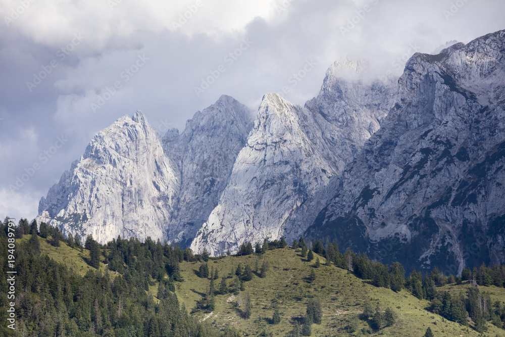 Österreich, Tirol, Kaisergebirge, Wilder Kaiser, Totenkirchl 2190m, Karlspitze 2260m, Kleine Halt 2116m, Ausblick vom Brentenjoch