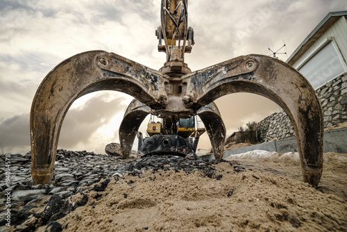 Photos grue et son grappin sur le chantier
