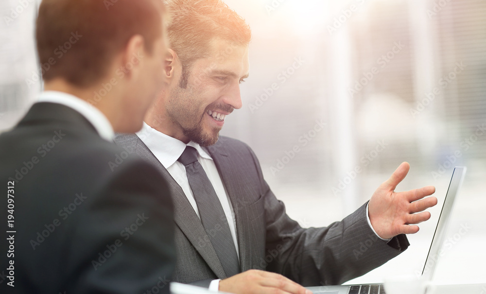 closeup.business colleagues discussing work issues closeup.business colleagues discussing work issues