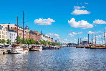 Acrylglasbilder Stadt am Wasser Helsinki Hafenpromenade bei Sonnenuntergang  © Andrei Nekrassov