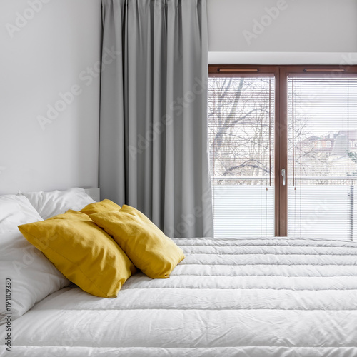 Obraz na płótnie White bedroom with double bed