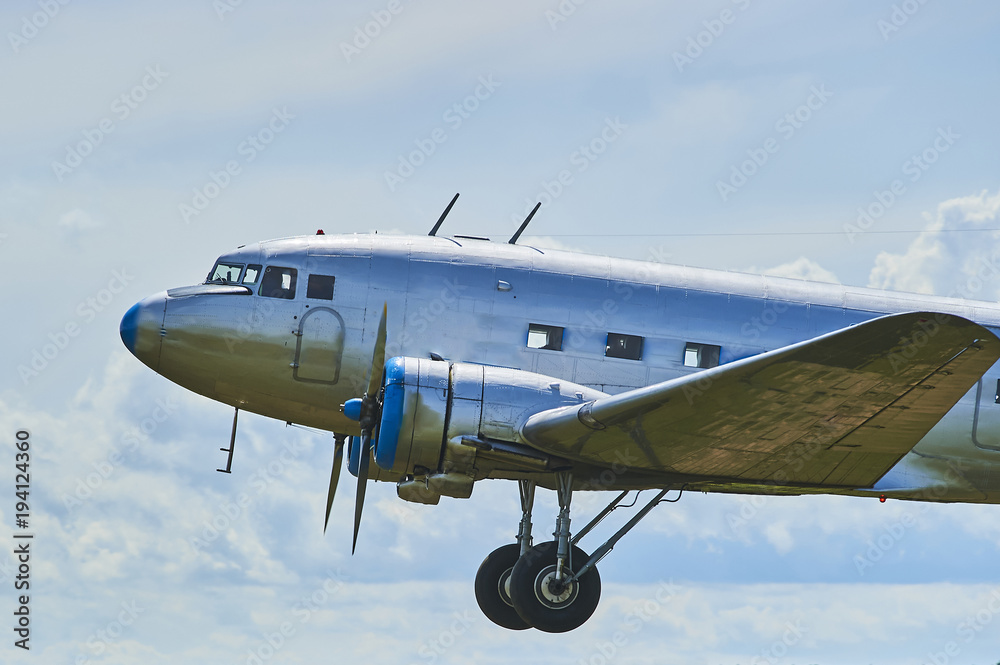 Naklejka premium Landing old propeller aircraft with extended landing gear 