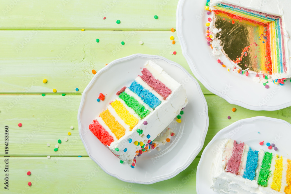 Naklejka premium Birthday background - striped rainbow cake with white frosting