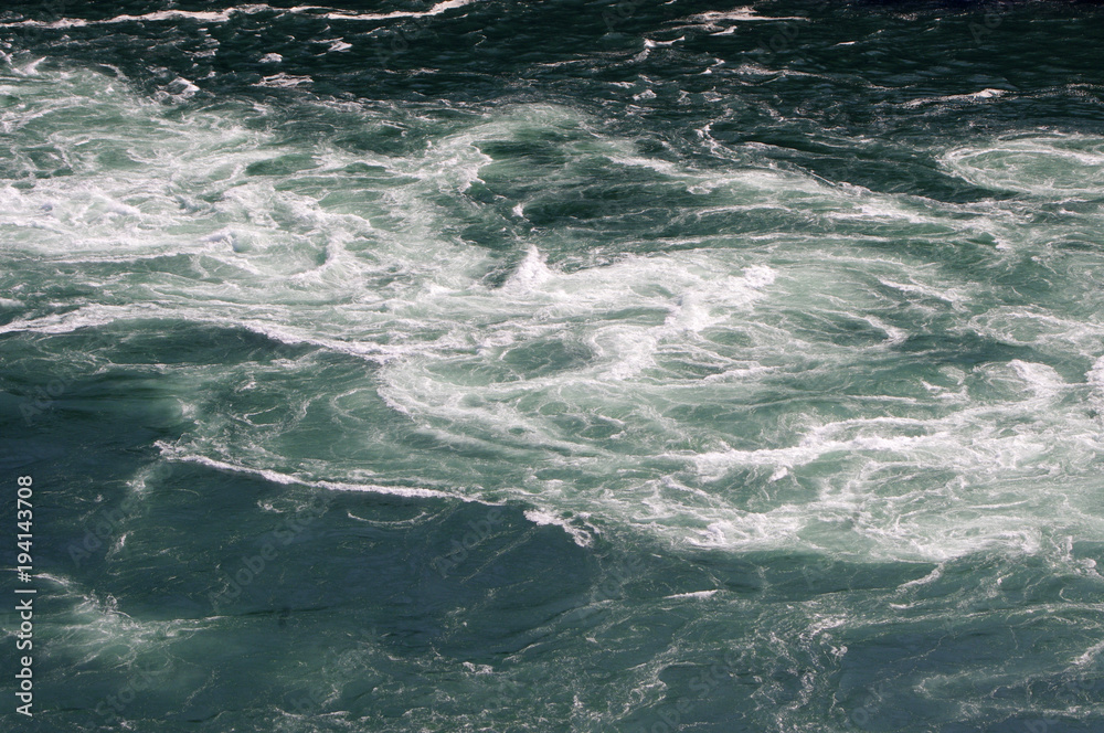 Fototapeta premium Green and white whirl pool water pattern